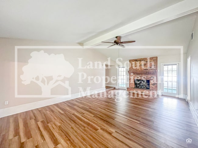 Building Photo - 2926 Forestgreen Dr S