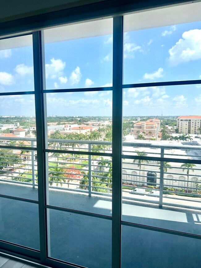 Building Photo - 155 E Boca Raton Rd