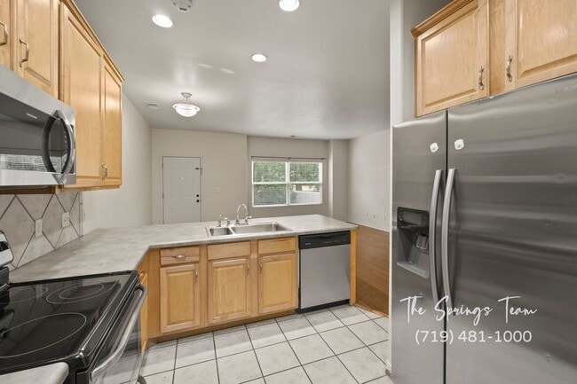 Building Photo - Pinnacle at Cheyenne Mountain Townhome wit...