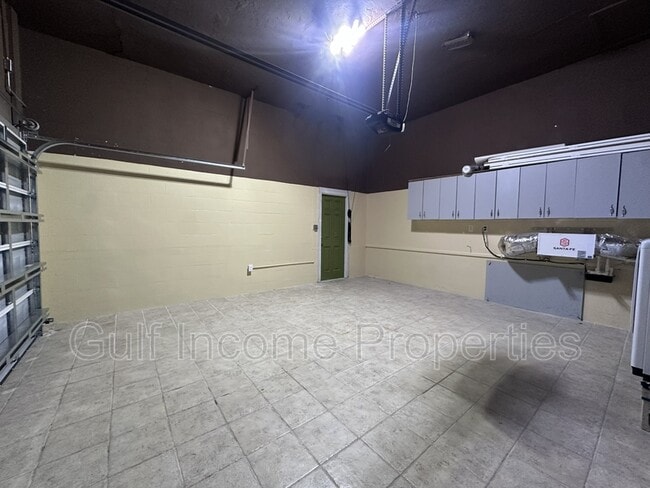 Building Photo - 354 5th St Ct E