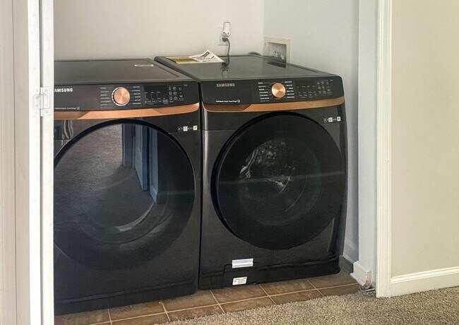 Building Photo - 2550 Plymouth Way