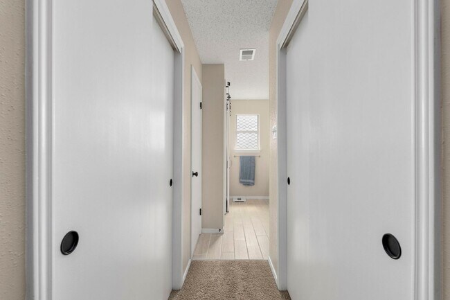 Building Photo - 3 Bedroom/2.5 Bath Northwest Park