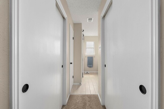 Building Photo - 3 Bedroom/2.5 Bath Northwest Park Subdivision