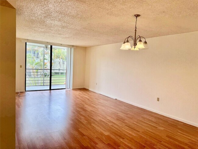 Building Photo - 1810 N Lauderdale Ave