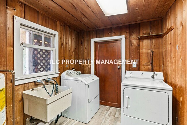 Building Photo - 717 S 2nd St