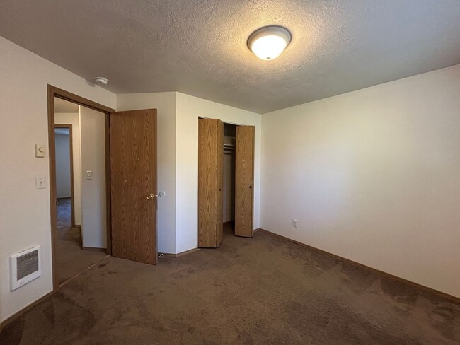 Building Photo - 521 NE Burnside Ave