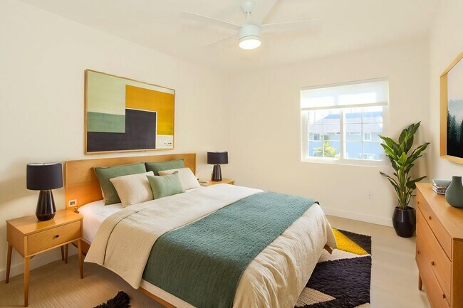 Building Photo - Showing on 5/31 at NOON! Stylishly Remodeled 1-Bed/1-Bath Gem in Crown Point / Pacific Beach. Onl...