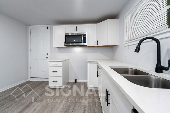 Building Photo - 430 Laird Ave