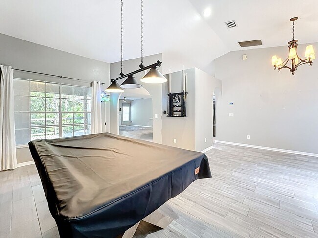 Building Photo - Discover your peaceful retreat in Wekiwa Woods!