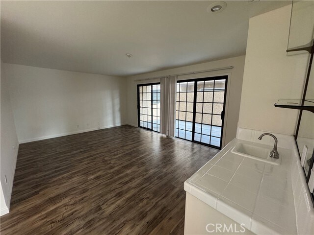 Building Photo - 524 S Catalina Ave