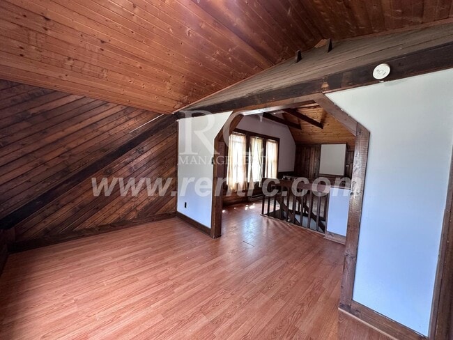 Building Photo - 1008-3 Vermilion-N