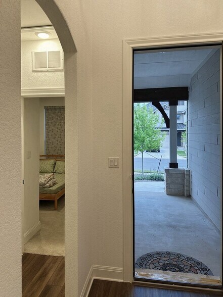 Building Photo - 240 Canyoncrest Wy