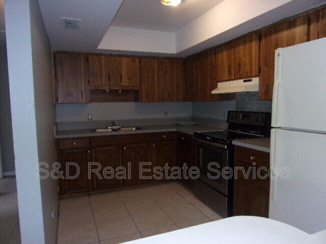 Building Photo - 3025 St Paul Dr