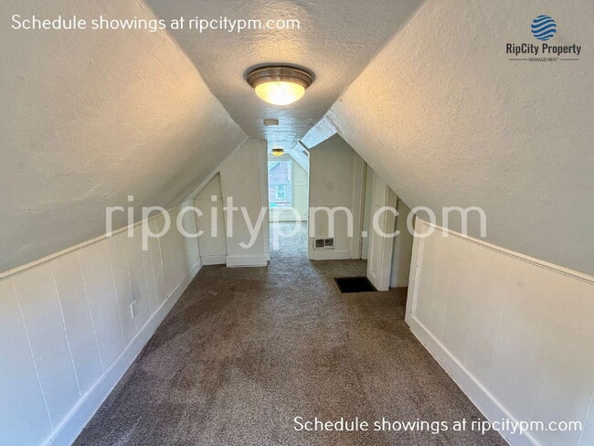 Building Photo - 1728 SE Clatsop St