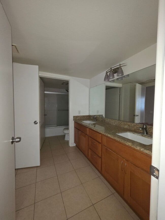 Building Photo - La Jolla Two Story Condo UTC