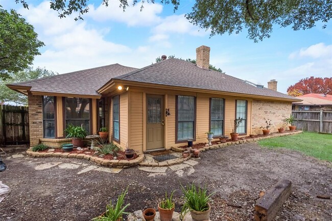Building Photo - 7825 Silveridge Dr