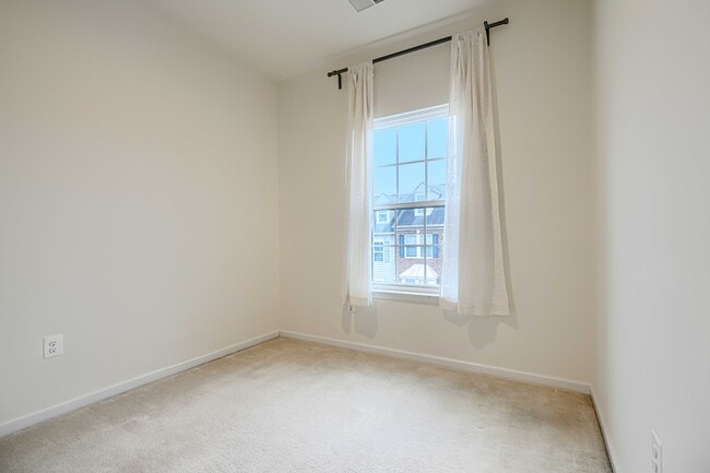 Building Photo - 7403 Wild Honey Way