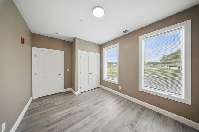 Building Photo - 1 Meadows Ln