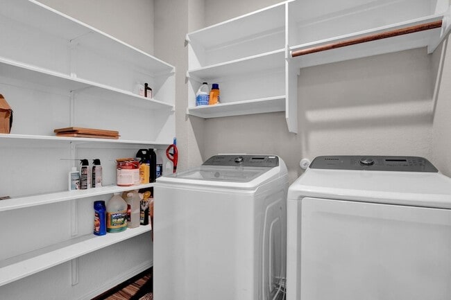 Building Photo - 6020 Genova Pl