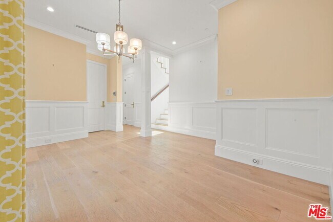 Building Photo - 1153 S Clark Dr