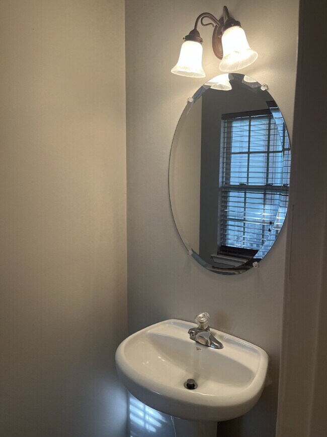 Building Photo - Charming 2 Bed, 2.5 Bath Townhouse in Nashville - Perfect Rental Opportunity!