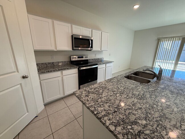 Building Photo - Spacious 5 bed 4.5 bath home in Florence, AZ!