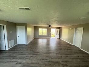 Building Photo - 2 Bedroom 2 Bath Single Family home