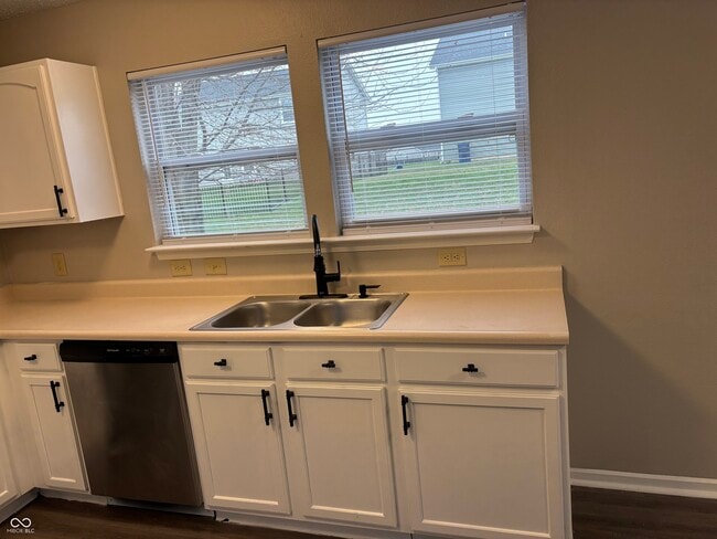 Building Photo - 1380 King Maple Dr