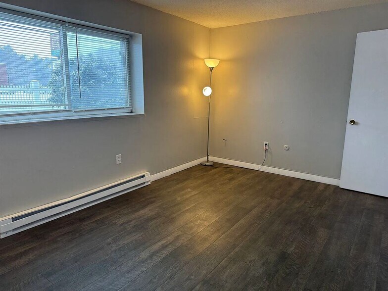 Building Photo - 128 Loudon Rd