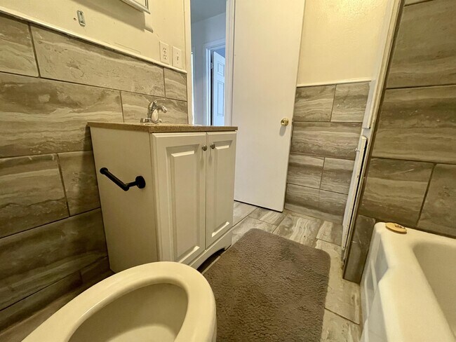 Building Photo - 4205 41st St