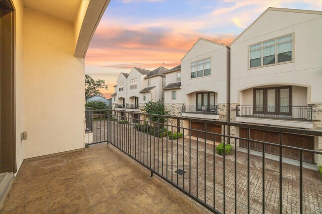 Building Photo - 6008 Potomac Park Dr