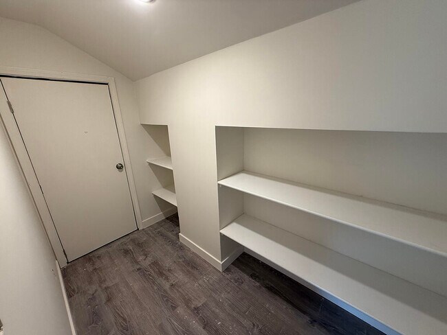 Building Photo - 1709 Hanover Blvd