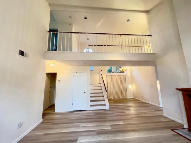 Building Photo - 479 Tioga Ct