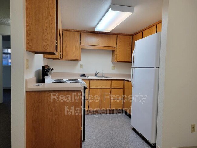 Building Photo - 702 SW Isham St