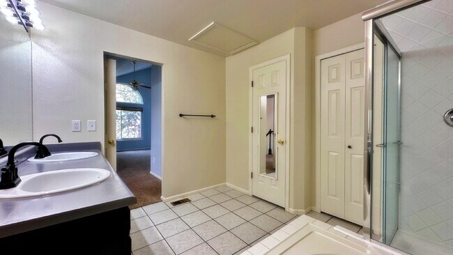 Building Photo - Quiet End Unit 3 Bed 2 Bath Townhome in Cherry Creek Schools Close to Cherry Creek Reservoir!! 2 ...