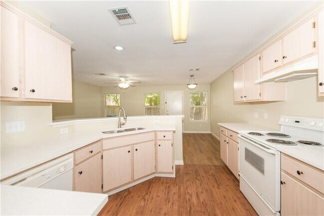 Building Photo - 9710 Sugar Hill Dr