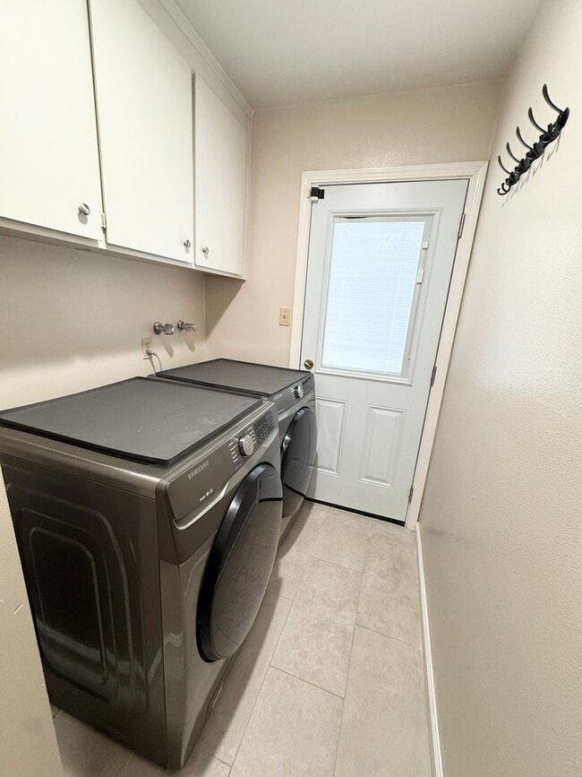 Building Photo - Perfect Shape Pleasanton Single Family Home in Val Vista neighborhood