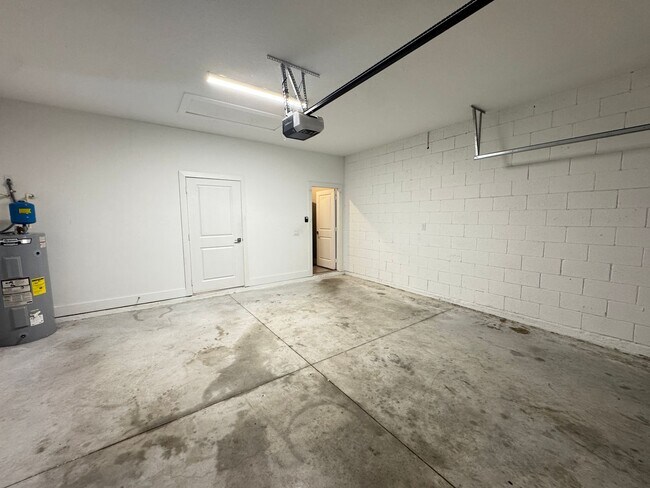 Building Photo - Spacious 4-Bedroom Home in Poinciana – Internet Included & No HOA Approval Required