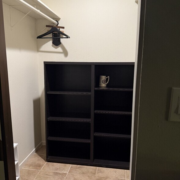 Building Photo - 698 Country Oak Rd