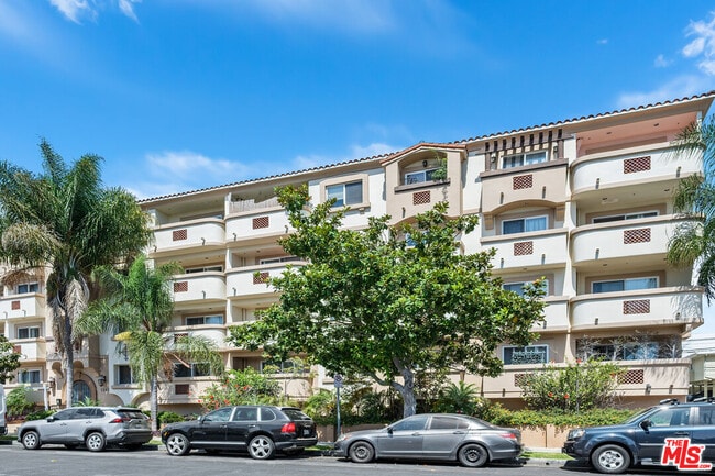 Building Photo - 1246 Armacost Ave