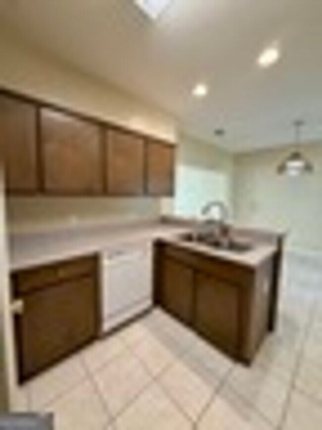 Building Photo - 200 Royal Palms Ave