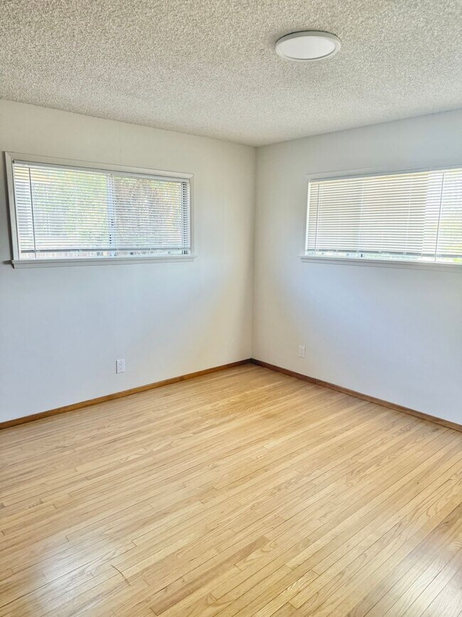 Building Photo - 737 E Cypress St