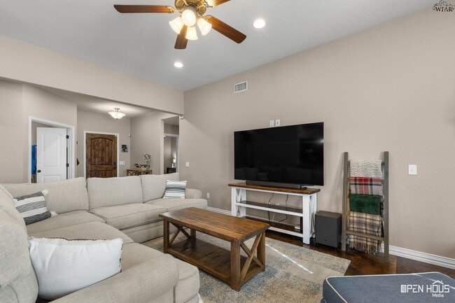 Building Photo - 7 Freedom Cir