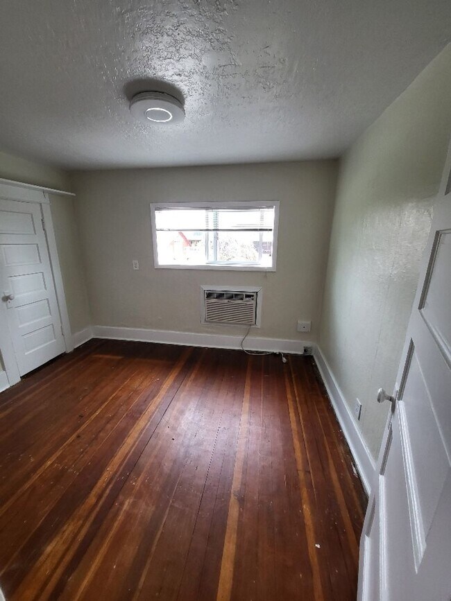 Building Photo - STATUS: *PENDING APPLICATION*| R98C | $2095.00