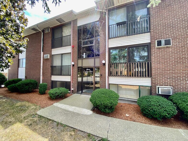 The building. - 20 School Ave