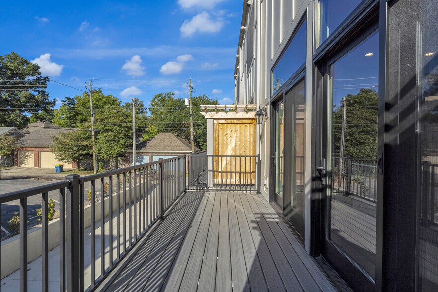 kitchen balcony - 673 E 16th St