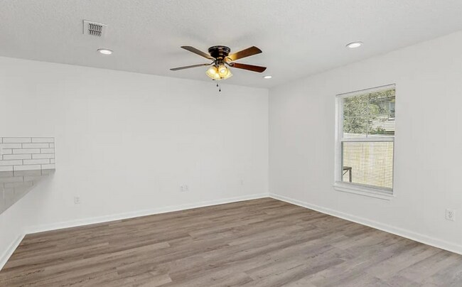 Building Photo - 3585 Drexel St