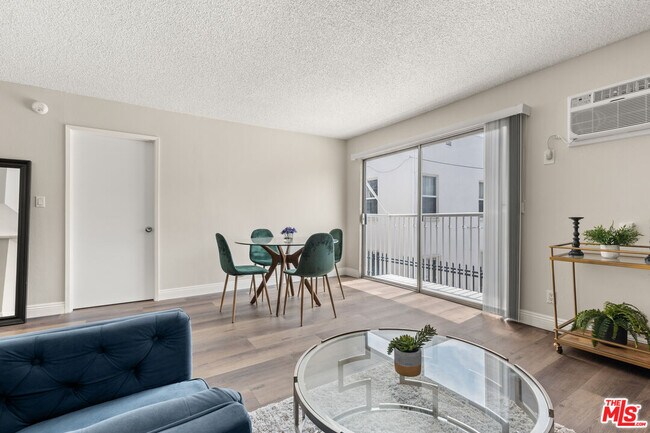 Building Photo - 257 S Manhattan Pl