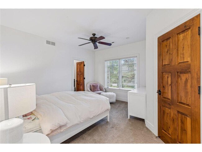 Building Photo - 15700 Portico Dr