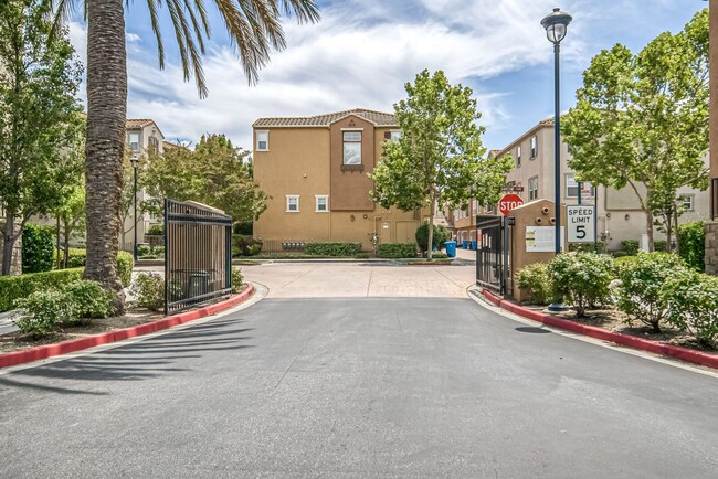 Building Photo - "Coming Soon" 3-Bedroom in Santa Clara- $4...